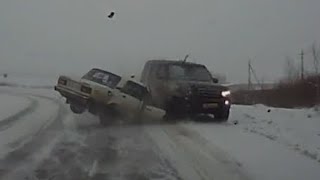 Russia: Fatal car accident involving VAZ-2107 and Land Rover Discovery (2.9.2014)