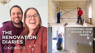 The house renovation diaries continue...🏡 Removing tiles, more wallpaper \u0026 building a new ceiling!🛠️