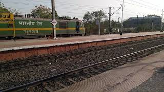 WDG 3A KYN gliding through Jalgaon Jn crossing Prerana Exp and WAG9 VSKP