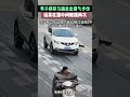 11月22日，湖北东明交警发布一段视频，男子横穿马路走出霸气步伐，结果在路中间被撞两次。交警提醒：马路不是自家客厅，要注意安全！