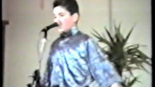 10 Year old Elie Berberian sings Hayer Miatsek (Gusan Haygazoun)