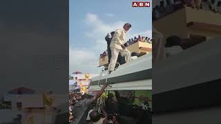 ఈ వయసులో కూడా తగ్గేదేలే | Chandrababu Boarding on the Top of Bus | ABN Telugu