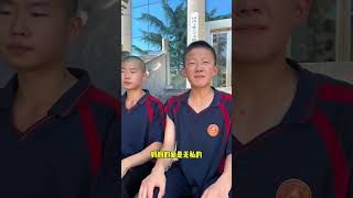 同学们，不要再讨厌妈妈了。一群孝顺的孩子们传递妈妈的爱可爱的学生 孝道传递善良传递爱