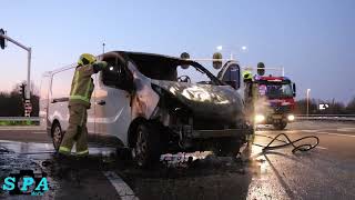 Bestelbus vat vlam tijdens het rijden op afrit A12 / Oostweg Zoetermeer