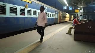 Indore - Howrah Shipra Express is making slowest entry to Burdwan station