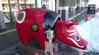 会津若松駅前 赤い牛 red bull in front of Aizu-Wakamatsu station