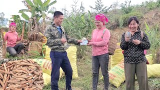 Hoang and Hong harvest worms for 200 VND a day.