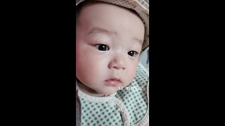 Baby who is upset and doesn't even look at his mom | ddowoori | The reason is hug | #shorts