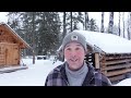 Übernachtung in der kleinen hütte schneemobil schneeschuhwandern und außenküche