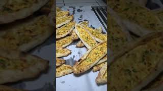 K.Maraş Saraçhane İçerisindeki Tarihi Saraçhane Fırını İzzet Ustamdan Senzeli Börek…😋😋