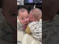 【世界一平和】じゃれ合う双子の赤ちゃん baby 赤ちゃん 双子 twins 癒し cute 実況 実況ベイビー