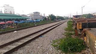 ขบวนรถไฟท้องถิ่นที่446 ต้นทาง ชุมทางหาดใหญ่-ชุมพร ขณะออกจากสถานีรถไฟชุมทางหาดใหญ่