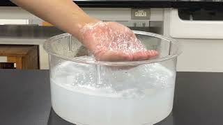 手の上で水素を燃焼すると...　hydrogen combustion on the hand