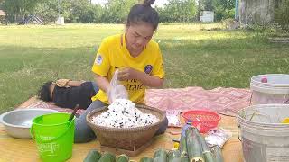 Making Bamboo Rice រៀនធ្វើក្រឡានតាមអ្នកក្រចេះ