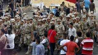 مصر :الاحتفال بالعيد وسط أجواء أزمة سياسية متفاقمة