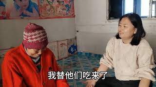 东北农村丈母娘有多好？㸆一锅油脂了鸡冠油，这姑爷子幸福感爆棚