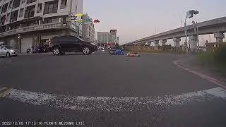 【馬路三寶】【車禍影片】無紅綠燈路口車禍（20221209 台南市新市區富中街與富安二街口