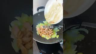 ［当你有个爱做饭的老婆］咸菜炒二层肉真的好吃又爽口，家常做法简单又美味