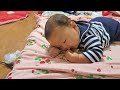 3 パンが食べたい！執念の格闘 笑 6ヶ月赤ちゃん👶