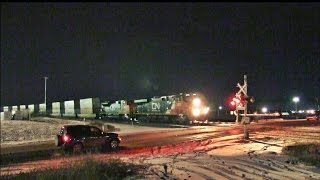 CN Train Spotting HD: CN 2305 \u0026 8940 Leads CN Q198 Eastbound At Clover Bar 8/11 11/27/15