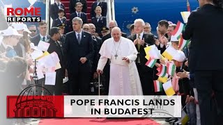 #Pope Francis lands in Budapest, #Hungary 🇭🇺