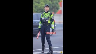 高架堵车遇到一位神仙颜值的交警小姐姐，心情顿时开朗 4K #police#女交警