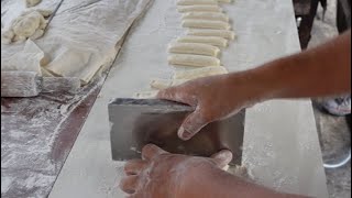 50年老師傅製作脆皮油條 | 現做現炸現賣 | 蕉賴11哩早市巴剎 | 馬來西亞街邊美食！！