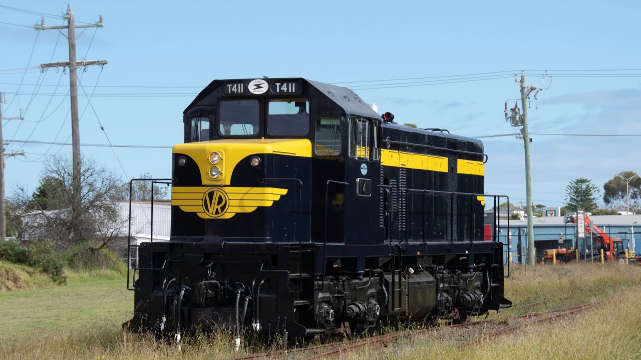 VR Blue & Gold Locomotive Repaint! | Mornington Railway's Relaunch Of ...