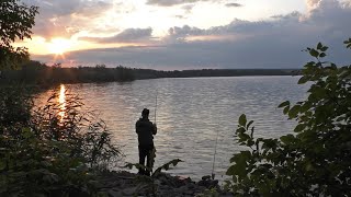Рыбалка на сома в июне. Ловля на червя и пиявку (моторыбалка)
