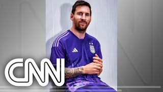 Seleção Argentina apresenta uniforme roxo para a Copa | LIVE CNN