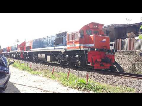 Kereta Api Babaranjang Cc 205 Cc 202 Youtube