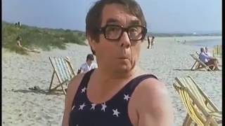 The two Ronnies - By the Sea & The Picnic (1982)