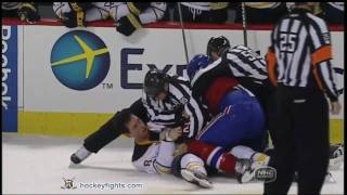 Cody McCormick vs Travis Moen Nov 27, 2010