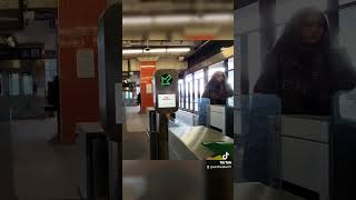 Using Presto card in subway #ttc #toronto #subway #transit #presto #card