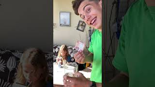 ¡¿Esto es Magia o un Truco con vaso de agua?! Mika Sofi retos virales 2021#shorts
