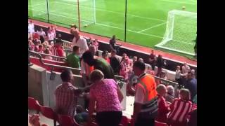 Lukaku apologizes to a Southampton fan after an errant shot