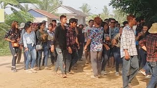 Dancing during the village ceremony, រាំធុងបាស បុណ្យភូមិ!