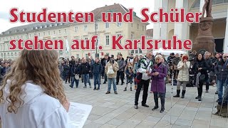 Auftakt der Kundgebung STAUF 2022 Karlsruhe. Studentin und Schülerin sprechen in K