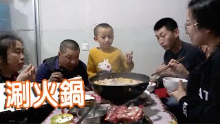 女婿来了！黑妈超市大购物，涮火锅吃羊肉，热气腾腾真是热闹【泥土大黑】