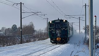 雪の降りはじめの妹背牛カーブを通過するキハ40普通列車923D                                                  ［＠JR北海道函館本線］