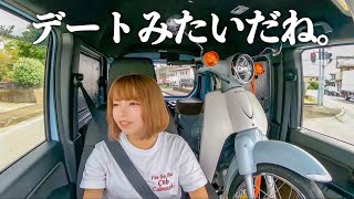 The daily life of a girl traveling in Japan with a motorcycle in a mini van and staying in the car.