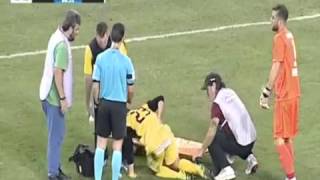 Doctor throw injured player Leonardo Kout from the stretcher | Larissa vs Ergotelis 2-1