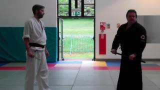 Aikido GB- Defence with Hanbo against Tanto- (V-Neck)