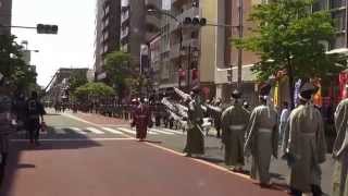 2013年　大國魂神社　くらやみ祭り　道を祓い清めの儀です。