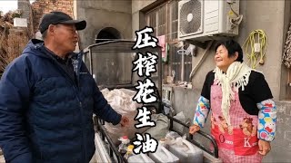 农村老两口种的花生拉去榨油，一斤花生能出多少油？比买油划算吗