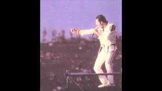 1. Flash (Intro) (Queen - Live In Milton Keynes: 6/5/1982) (Audience)
