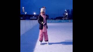 Korizni tanulok - Learning how to ice skate