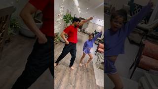 Ayushmann Khurrana does an IMPROMPTU dance on 'Sher Khul Gaye' with his daughter 🤩 #shorts #fighter