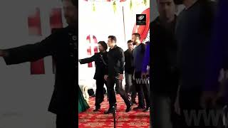 Salman Khan Entry At His Friend's Son Marriage Party