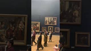 Mona Lisa 360 View inside Louvre Museum, Paris!